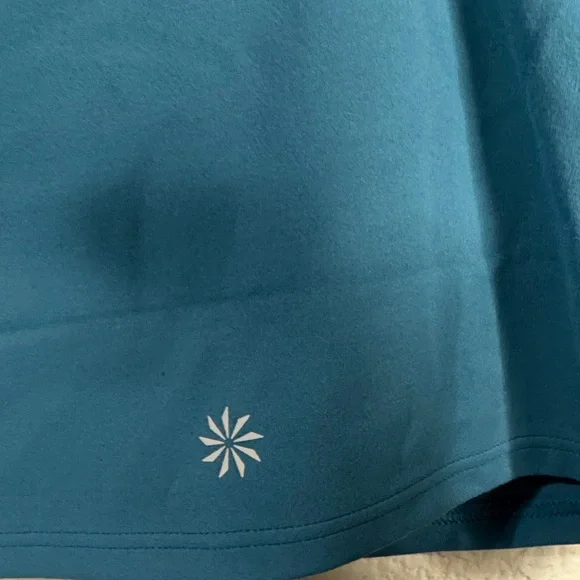 Athleta Conscious Crop
D-DD, Borealis Green - Picture 6 of 8